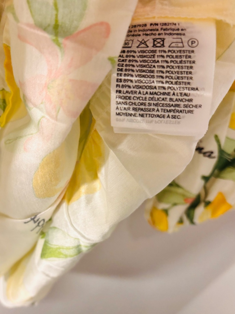 H&M Lemon-Print Puff Sleeve Blouse – Size M - Picture 9 of 9